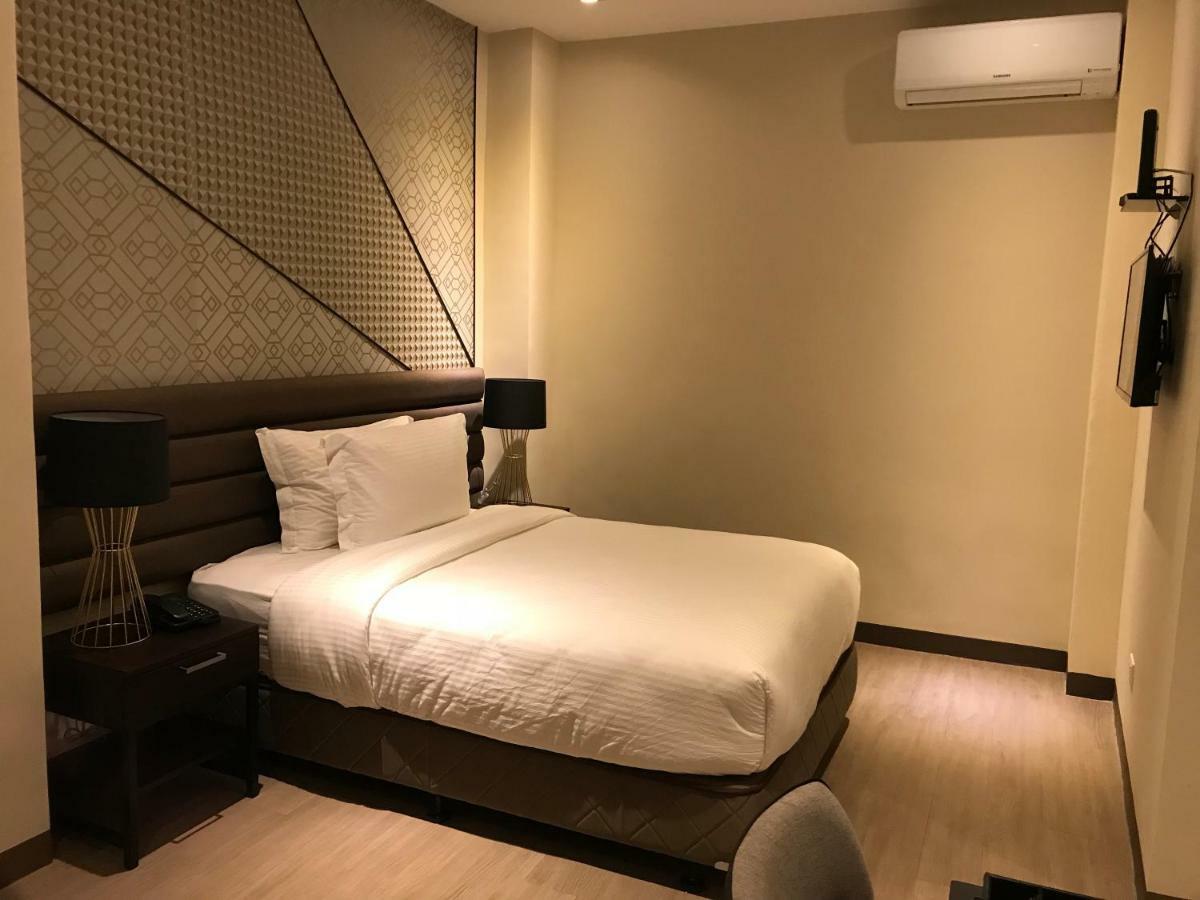 Maxx Hotel Ortigas Pasig City Екстер'єр фото