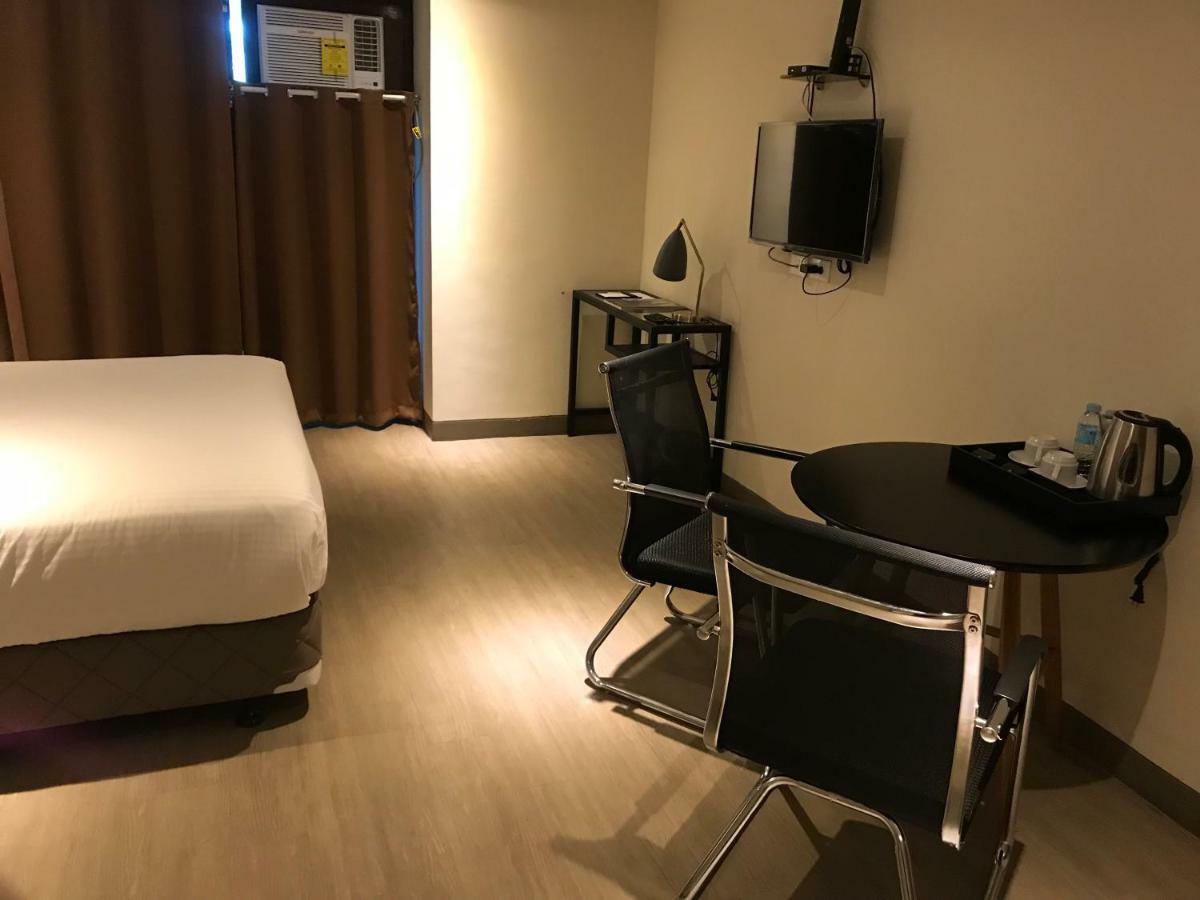 Maxx Hotel Ortigas Pasig City Екстер'єр фото